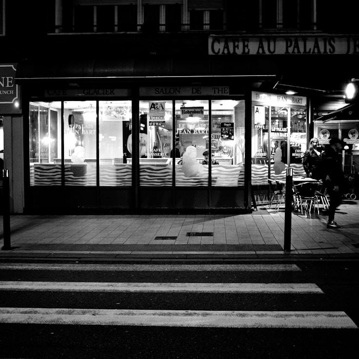 Outdoor terrace seating suitable for families in Madrid